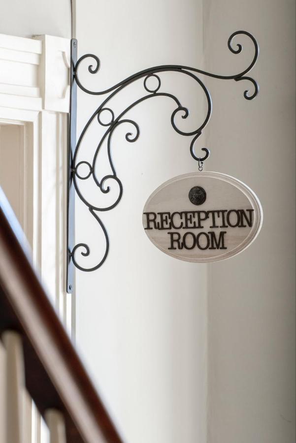 The Watson Boutique Bed And Breakfast Thompson Exterior photo